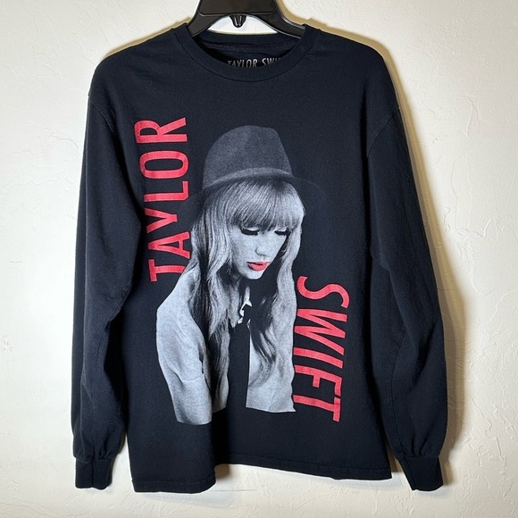 Authentic Taylor Swift Red Taylor’s Version Merch- Black long sleeve tee in Sz M - Picture 1 of 10